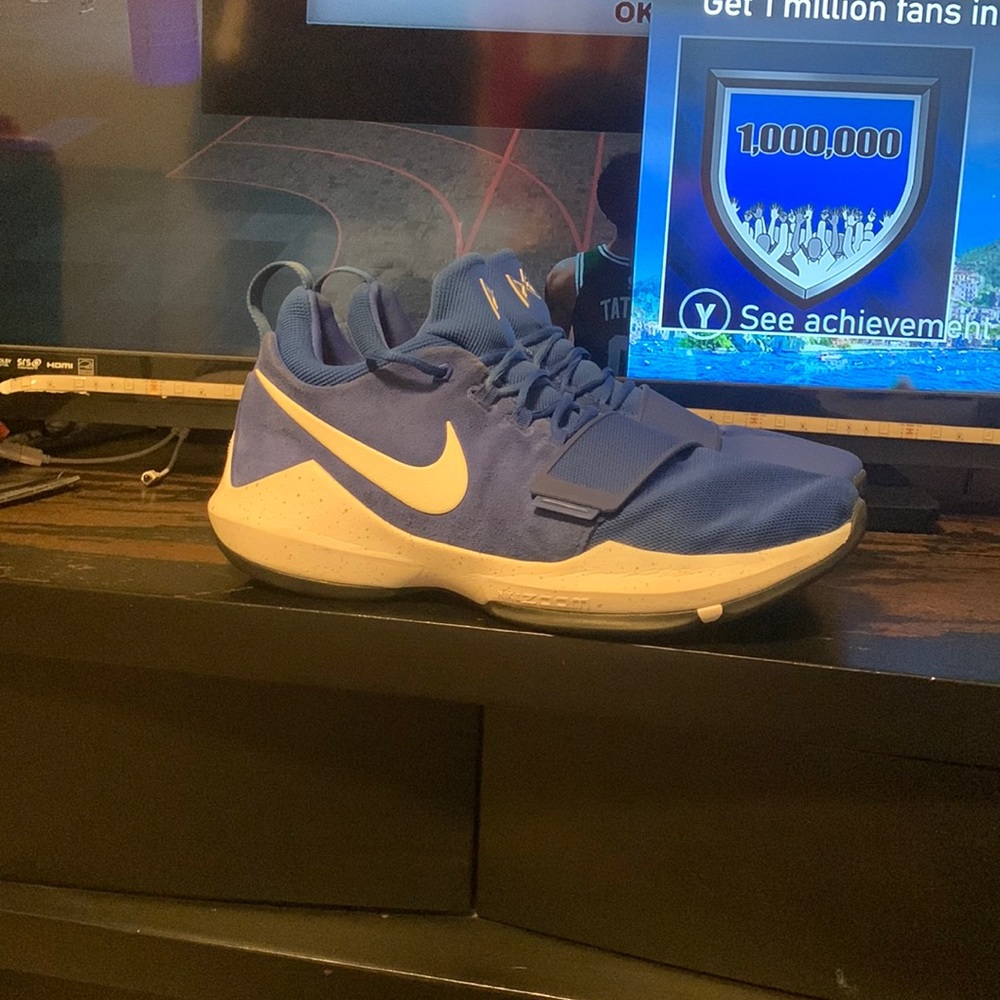 Like new pg 1 blue/white